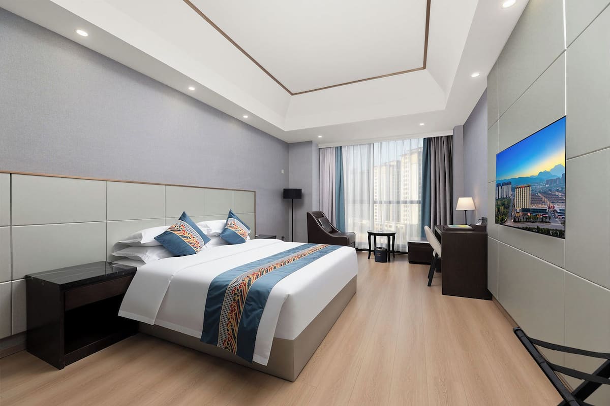 Deluxe Room, 1 King Bed, Smoking | Free WiFi, bed sheets