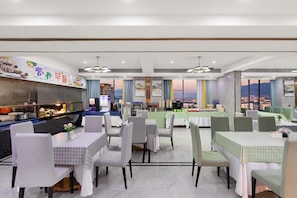 Free daily buffet breakfast  - Ramada by Wyndham Zhangjiajie (Zhangjiajie)