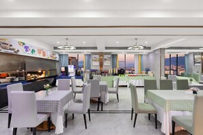 Bao gồm bữa sáng buffet hàng ngày 