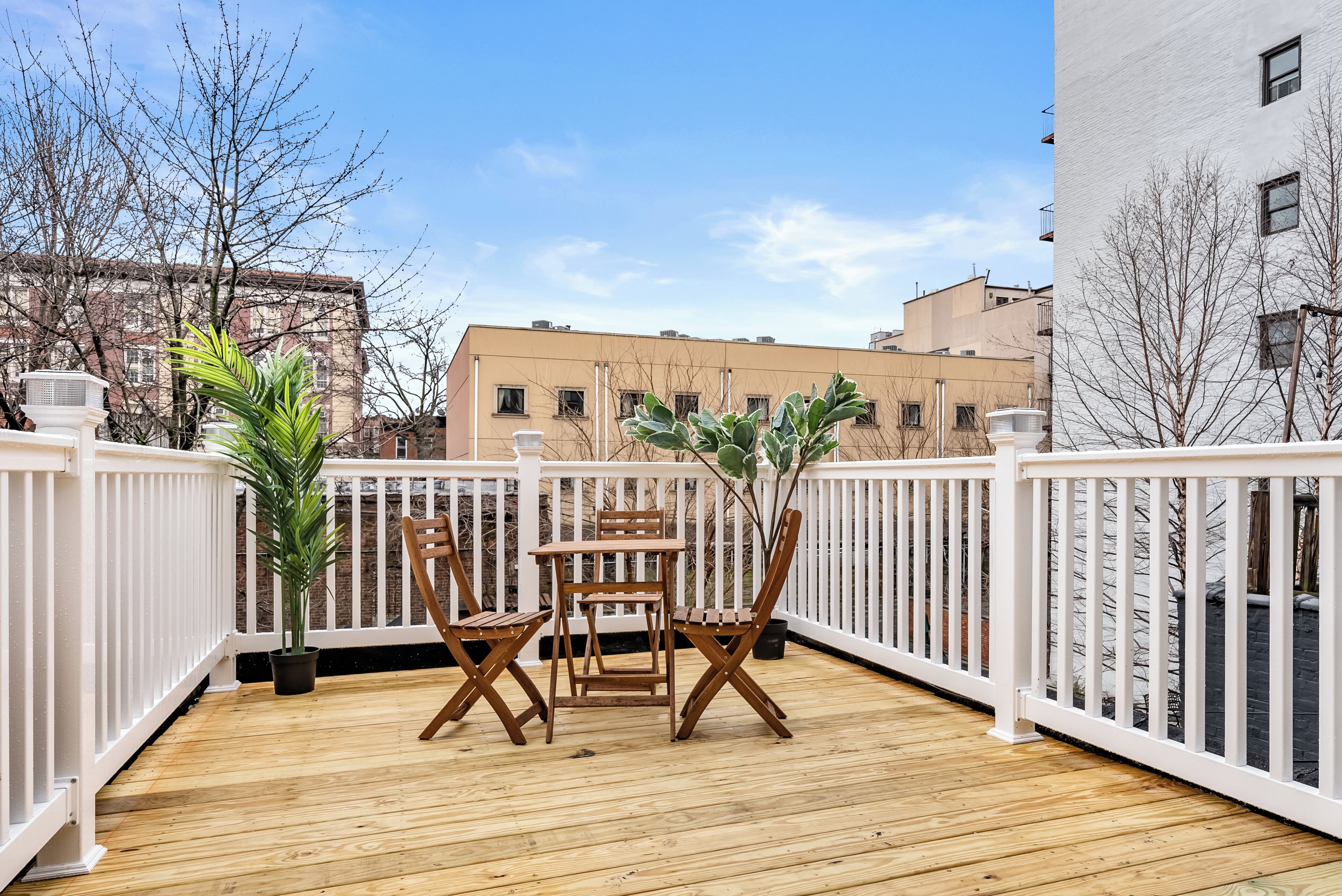 Habitación, vista al patio | Terraza o patio
