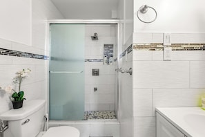 Double Room, 1 Bedroom | Bathroom