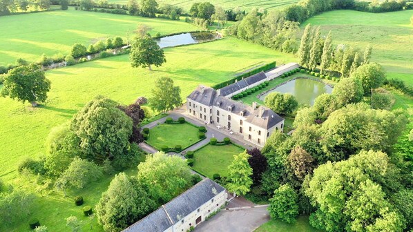 Aerial view - Château du Bû (Aurseulles)
