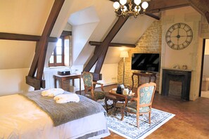 Superior Room | Premium bedding, in-room safe, individually decorated - Château du Bû (Aurseulles)