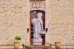 Façana frontal de l'allotjament