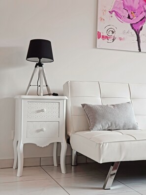 TV - Happy White Apt. 503 (Locarno)