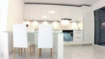 Réfrigérateur, four, plaque de cuisson, lave-vaisselle