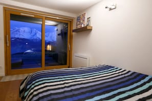 4 bedrooms, free WiFi, bed sheets, wheelchair access