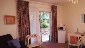 Chalet | Desk, free WiFi, bed sheets - Bell Park B&B & Self Catering (Cathkin Park)
