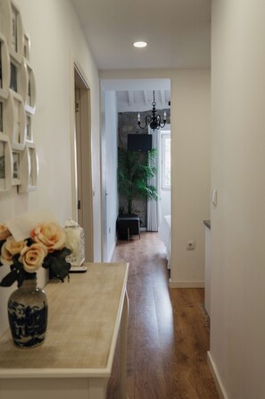 Estudio | Cortinas blackout, insonorización y tabla de planchar con plancha 