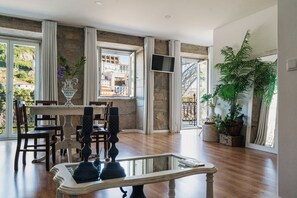 家庭公寓, 2 間臥室 | 餐廳