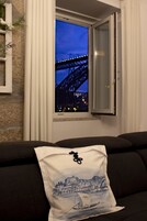 Apartamento romântico, 1 quarto | Área de estar | TV LED