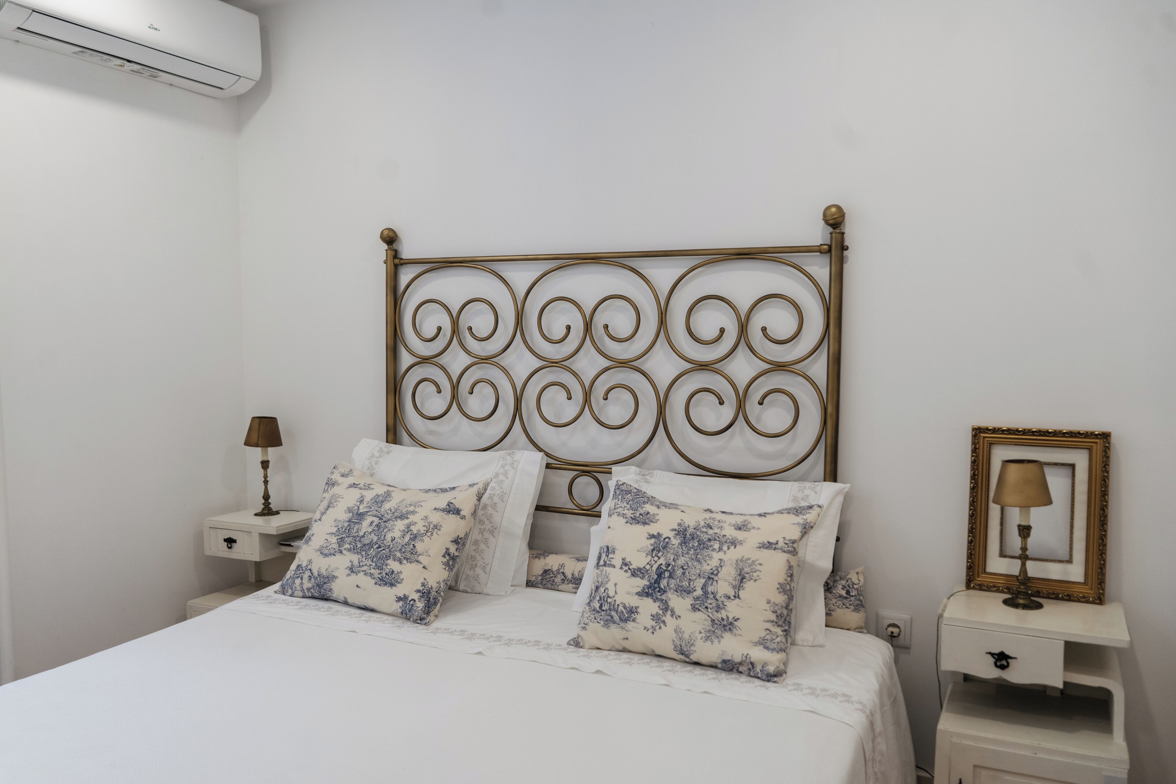 Romantic Apartment, 1 Bedroom | Individually decorated, individually furnished, blackout curtains