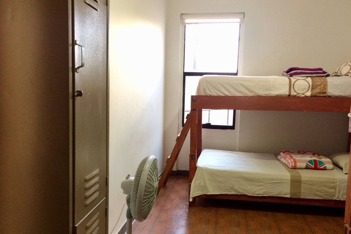 Phòng tập thể (4 Beds) | Màn/rèm cản sáng, bàn ủi/dụng cụ ủi quần áo