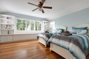 8 bedrooms, desk, iron/ironing board, WiFi