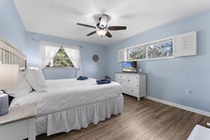 3 bedrooms, iron/ironing board, WiFi, bed sheets