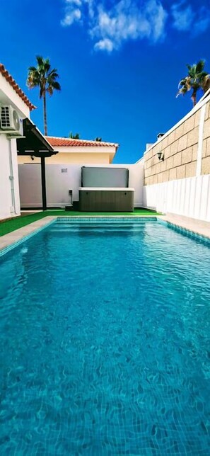 Pool - Villa Rosa - Three Bedroom Chalet, Sleeps 5 (Callao Salvaje)