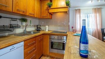 Kühlschrank, Mikrowelle, Geschirrspüler