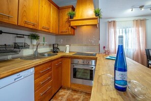 Réfrigérateur, four à micro-ondes, lave-vaisselle