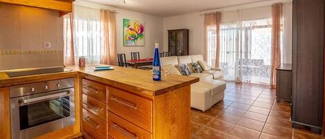 Réfrigérateur, micro-ondes, lave-vaisselle