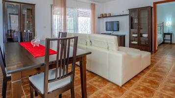 3 slaapkamers, een strijkplank/strijkijzer, wifi, beddengoed