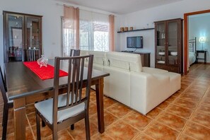 3 chambres, fer et planche Ă repasser, Wi-Fi, draps fournis
