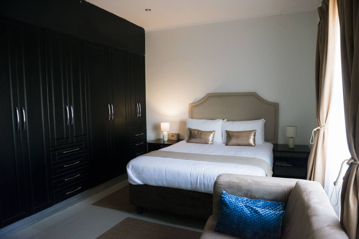 Standard Room, 1 Queen Bed, Non Smoking