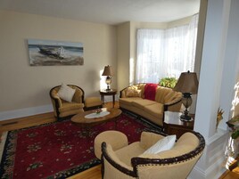 42-inch flat-screen TV with digital channels, TV, Netflix