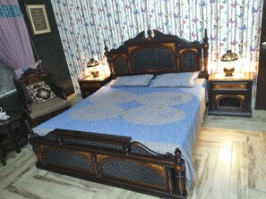 1 bedroom, WiFi - Stay Happily in an airy, beautiful,and peaceful room.  (Lahore)
