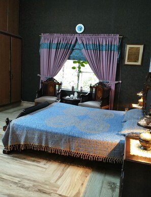 1 bedroom, WiFi - Stay Happily in an airy, beautiful,and peaceful room.  (Lahore)