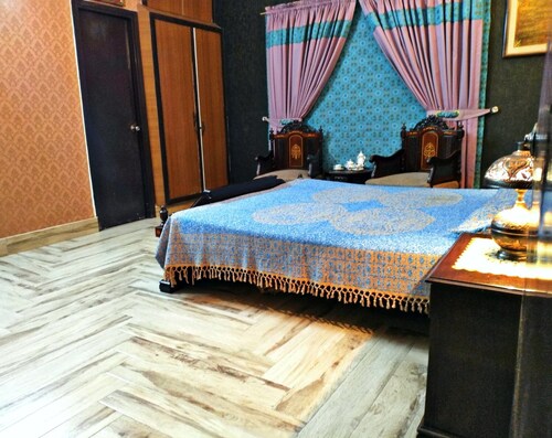 Stay Happily in an airy, beautiful,and peaceful room. 