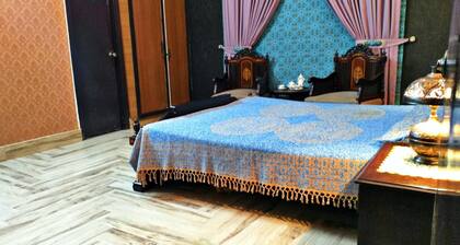 Stay Happily in an airy, beautiful,and peaceful room.