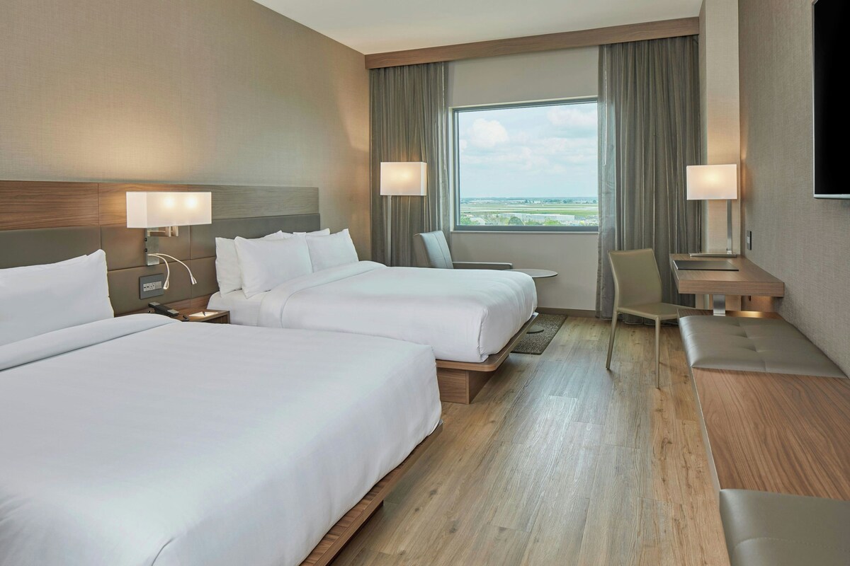 Room, 2 Queen Beds (Airport View)