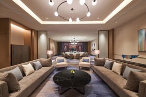 2 restaurantes; se sirve cocina vegetariana 