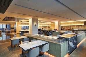 2 restaurants, vegetarian cuisine