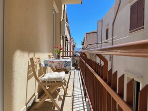 Outdoor dining - Suite de La Sicilienne Comfort in the center near the port and 200 meters from the sea (Castellammare del Golfo)