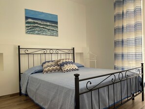 1 chambre, fer et planche à repasser, lit parapluie, Wi-Fi gratuit