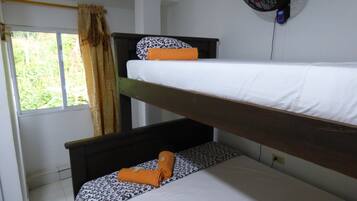 Familien-Dreibettzimmer, 1 Schlafzimmer | Bettwäsche aus ägyptischer Baumwolle, hochwertige Bettwaren