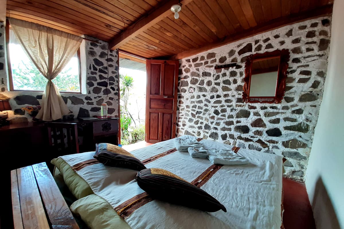 Double Room, 1 Double Bed, Shared Bathroom | Bathroom | Shower, free toiletries, towels, soap