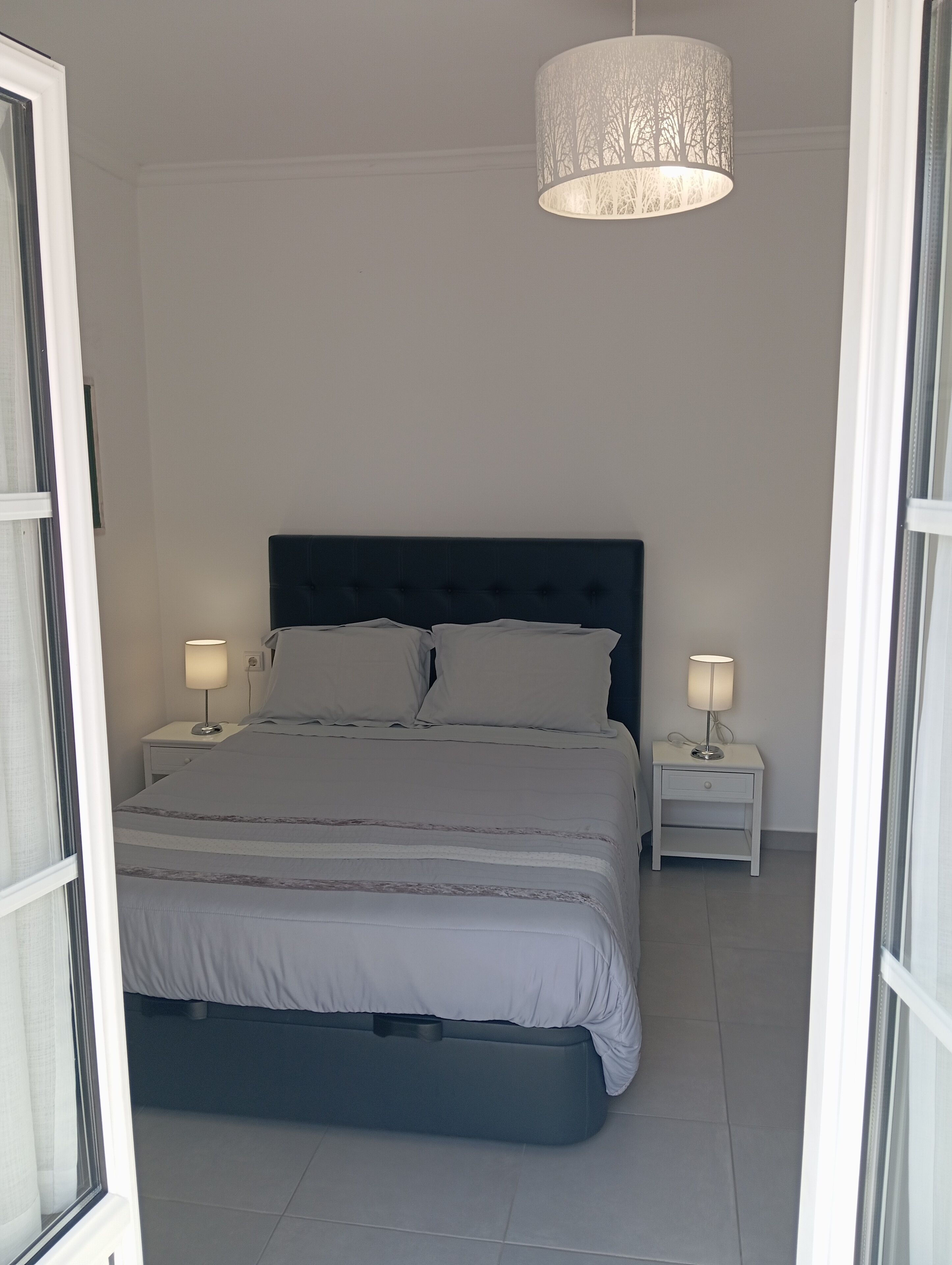 1 間睡房、書桌、隔音、熨斗/熨衫板