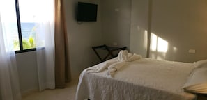 Room - Bayside Inn (Tela)