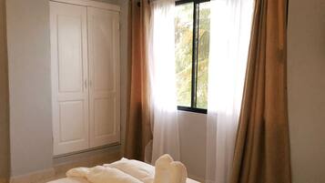 Free WiFi, bed sheets