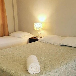 Basic Double Room, Multiple Beds - Bayside Inn (Tela)