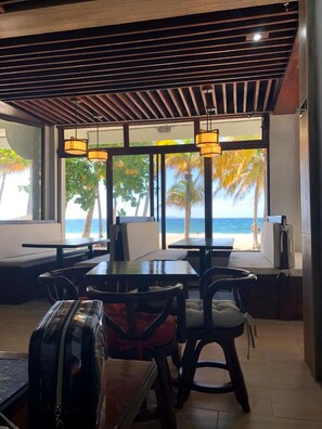 Free daily continental breakfast  - Bayside Inn (Tela)