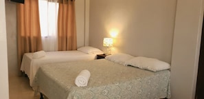 Room - Bayside Inn (Tela)