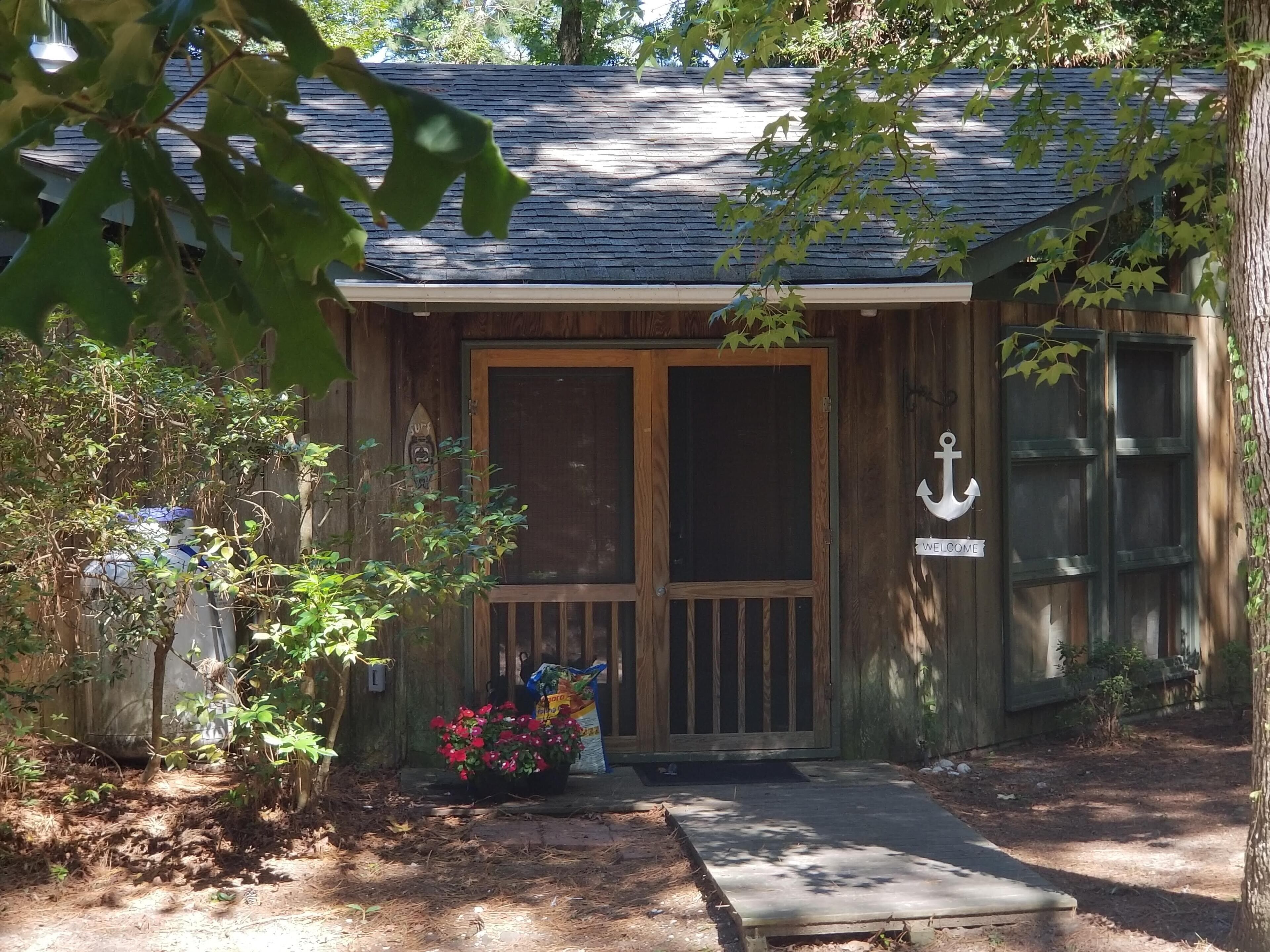 Enchanted Waterfront Cottage in Ancient Maritime Forest 5 minutes from the Ocean