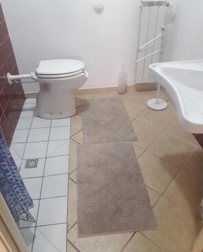 Classic Double Room | Bathroom