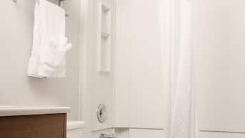Combined shower/bathtub, hydromassage showerhead, hair dryer, towels