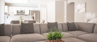 Gainesborough · 35% Off Fall Special - Relaxing 4 Bedroom House