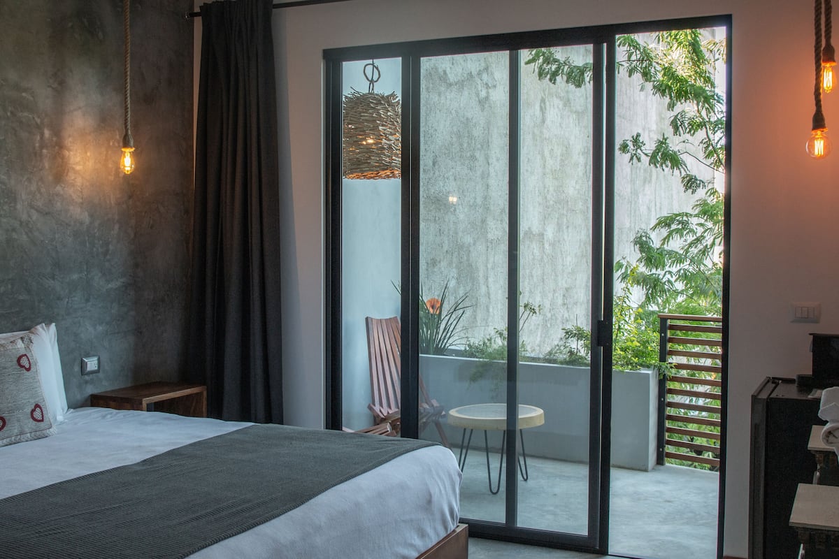 1 bedroom, frette italian sheets, premium bedding, minibar