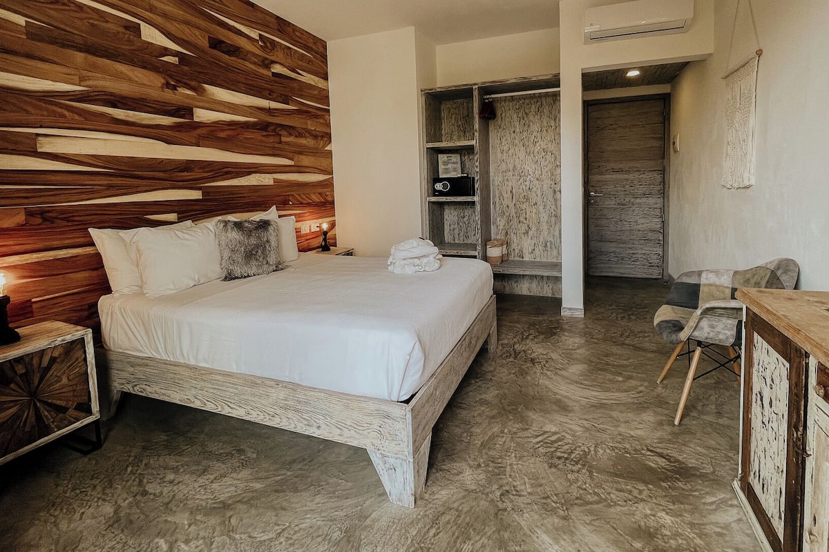 Suíte Queen with Balcony and Pool view | 1 bedroom, Frette Italian sheets, premium bedding, minibar